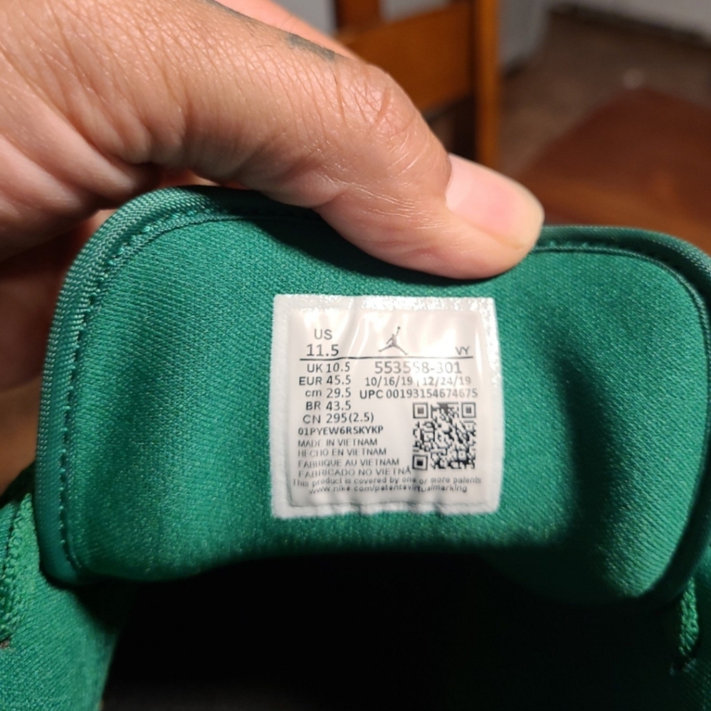 Jordan Athletic Shoes in Green and White - Picture 5 of 7
